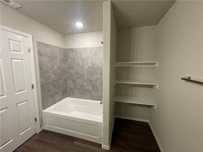 Building Photo - 2705 Bauer St