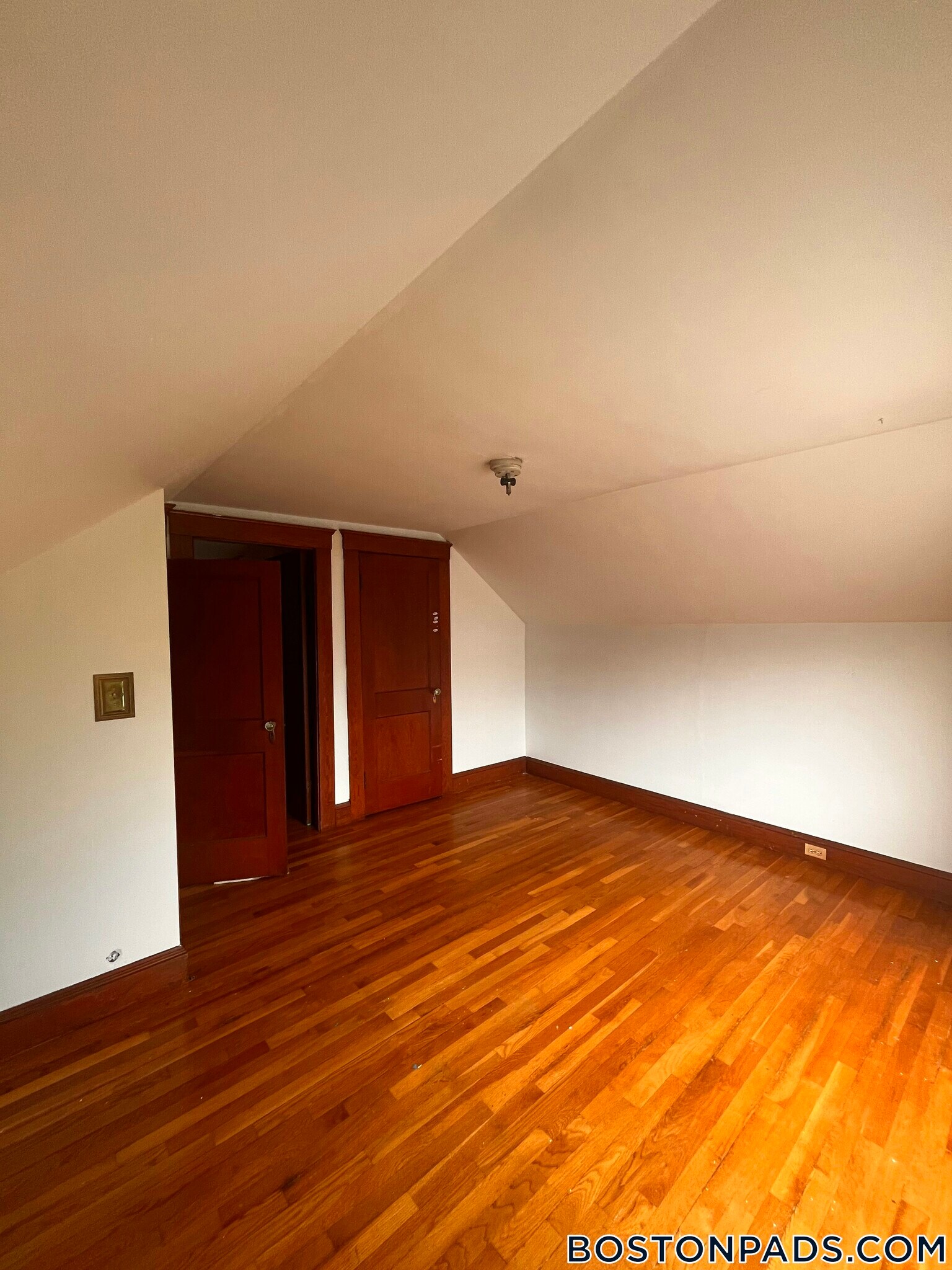 Building Photo - 468-470 Gallivan Boulevard