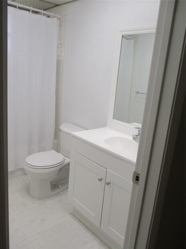 Building Photo - 6751 N University Dr