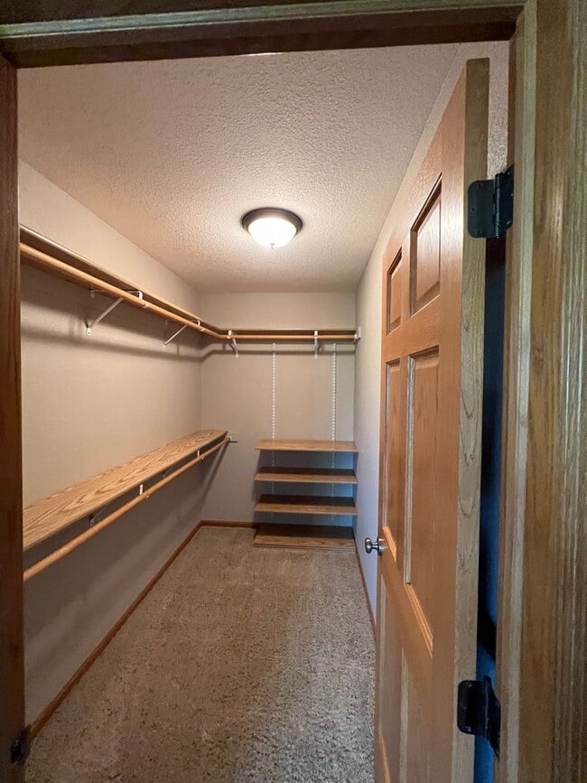 Building Photo - Big, Beautiful Home in Black Hawk/Summerse...