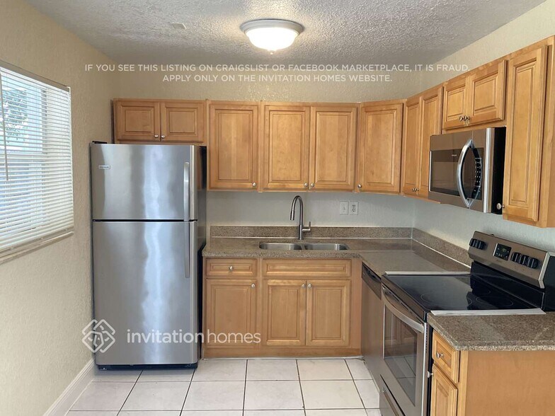 Building Photo - 640 SW 51st Ave