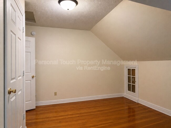 Building Photo - 411 4th Ave S