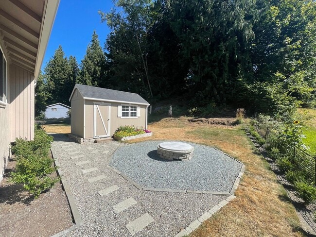 Building Photo - Beautiful Country Setting-2 Bedroom Home