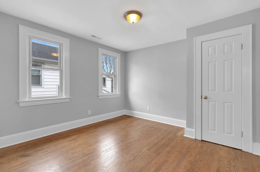 Building Photo - 121 Oakland Pl