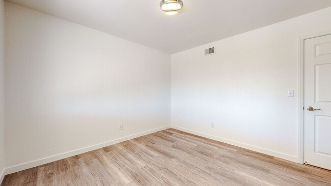 Building Photo - AVAILABLE NOW! RANCHO CUCAMONGA UPDATED Family Home 4+2