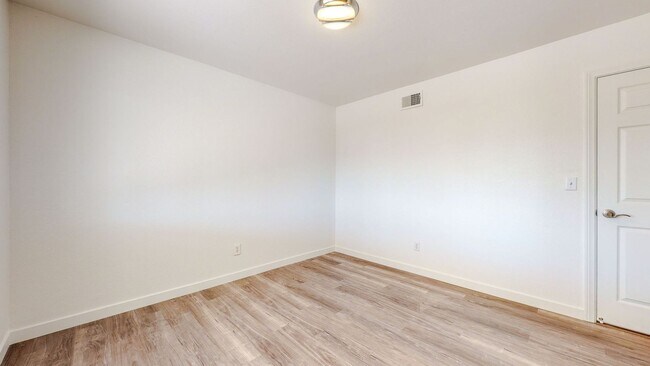Building Photo - RANCHO CUCAMONGA UPDATED Family Home 4+2 A...