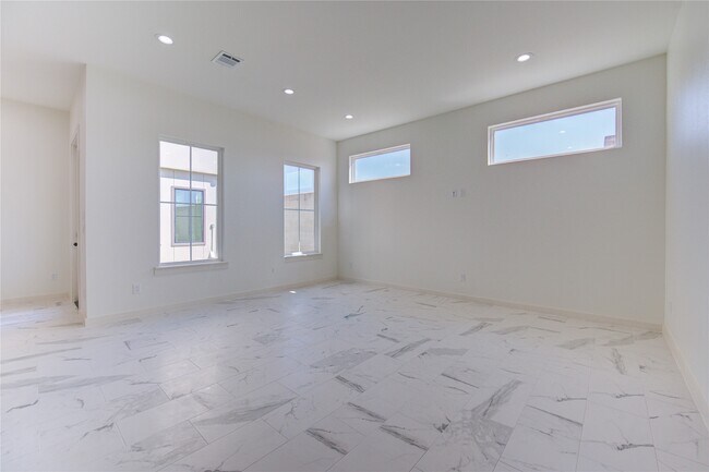 Building Photo - 2919 El Fenice Ln