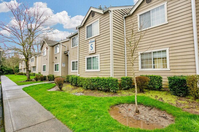 Building Photo - Cozy 2 bedroom, 2 bathroom condo- Federal Way Area