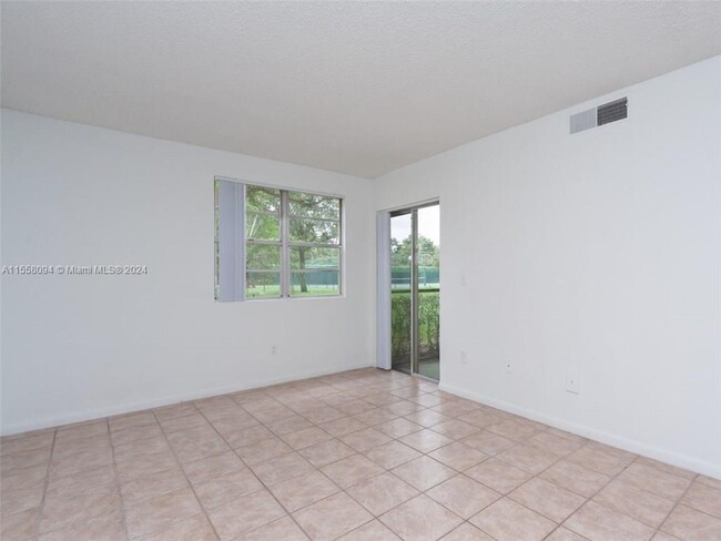 Building Photo - 1235 SW 46th Ave
