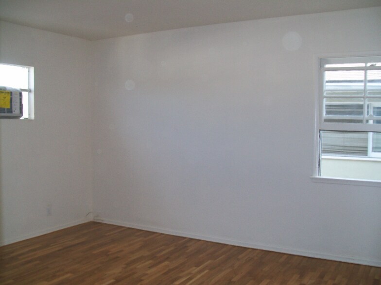 Building Photo - 1466 S Sherbourne Dr