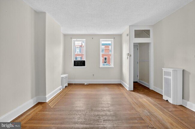 Primary Photo - 2343 E Huntingdon St