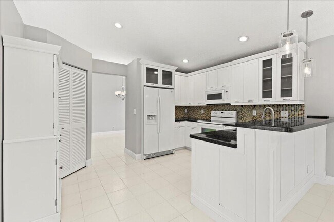 Building Photo - 4546 NW 7th Pl