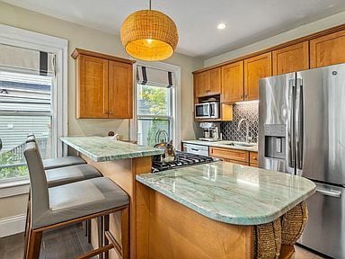 Building Photo - 114 Cabot St