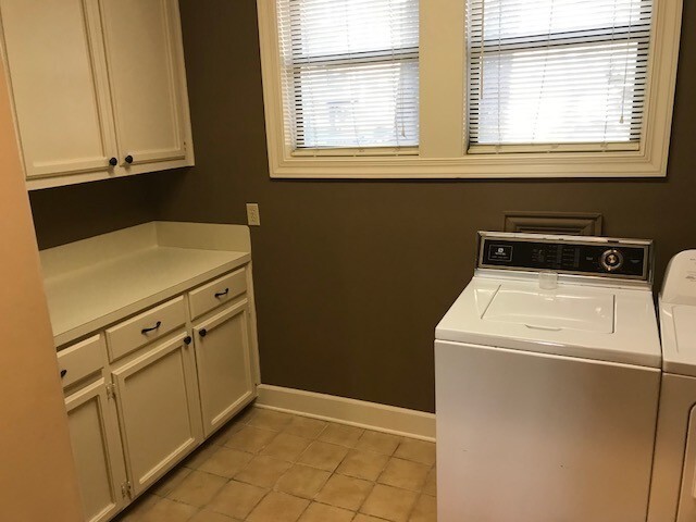 Building Photo - White Oak Common 3BR 2 1/2BA