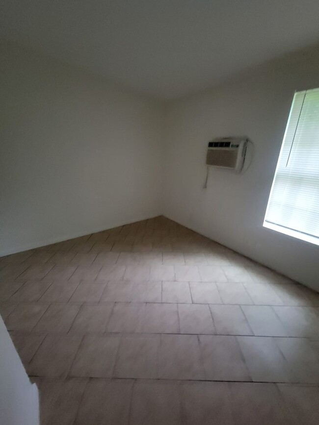 Building Photo - Move-in Ready! 3 Bed 1 Bath Rental Home Tulsa