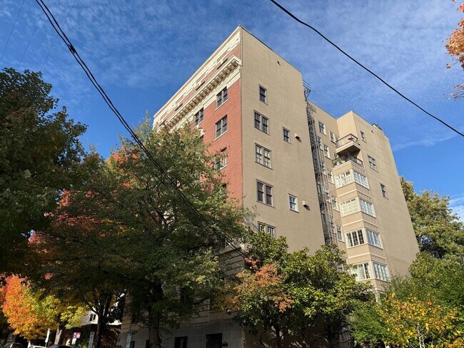 Building Photo - Historical 705 Davis Building! Vintage Lux...