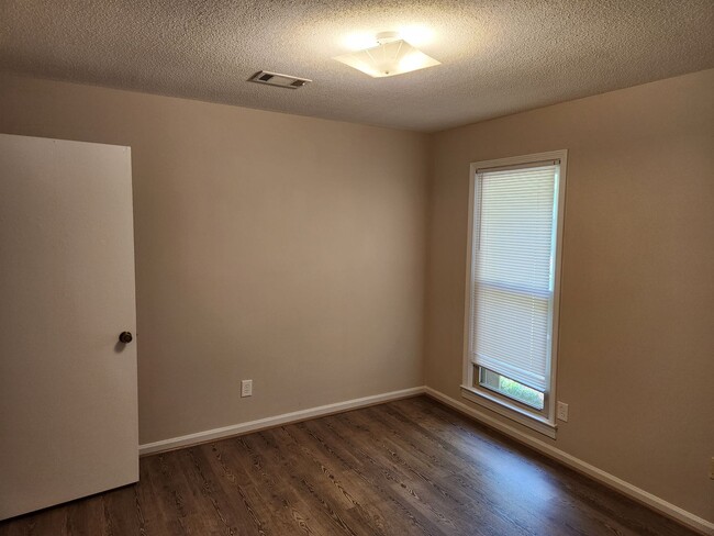 Building Photo - 33A / 33B  IL Rental
