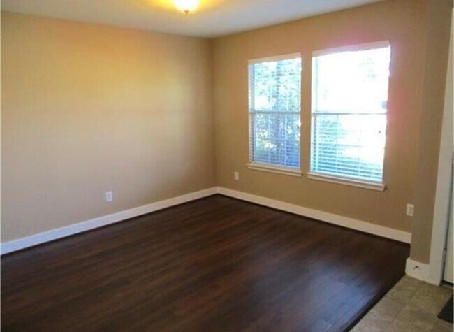 Building Photo - 1035 Grassy View Dr