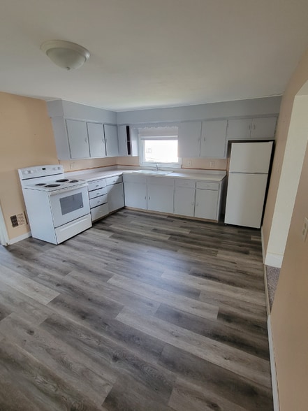 Building Photo - 115 N Mill St