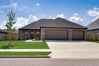 Building Photo - 2105 Dobbs St