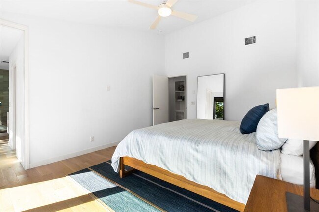 Building Photo - 911 Redbud Trail