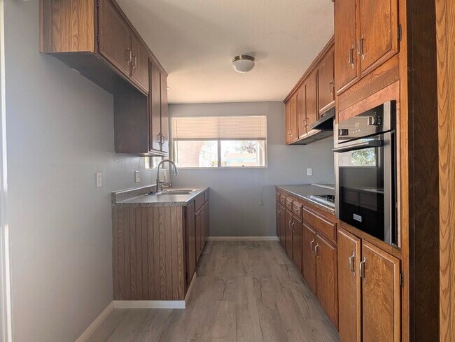 Building Photo - 2373 Oahu Ln