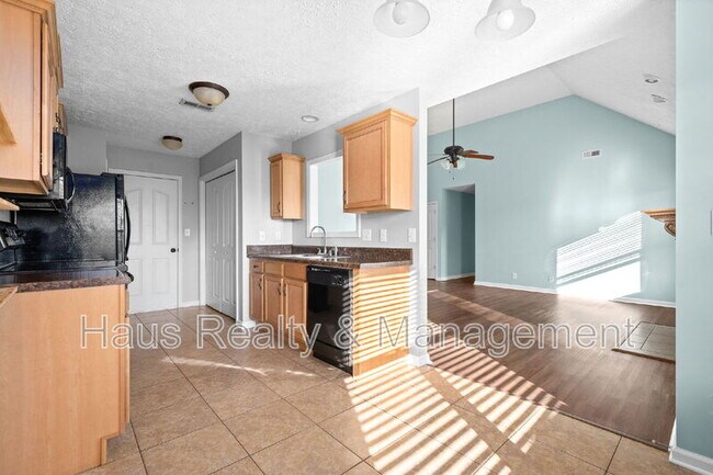 Building Photo - 3565 Southwood Dr