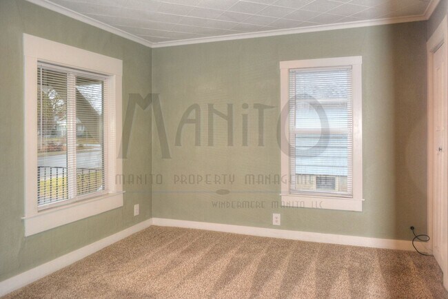 Building Photo - Garland Triplex