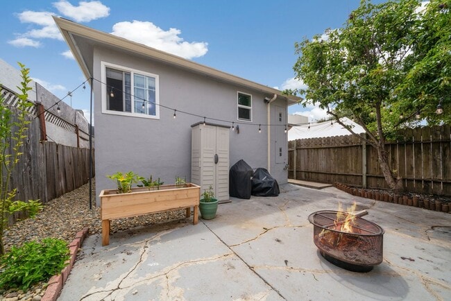 Building Photo - Charming Home In NE Richmond!