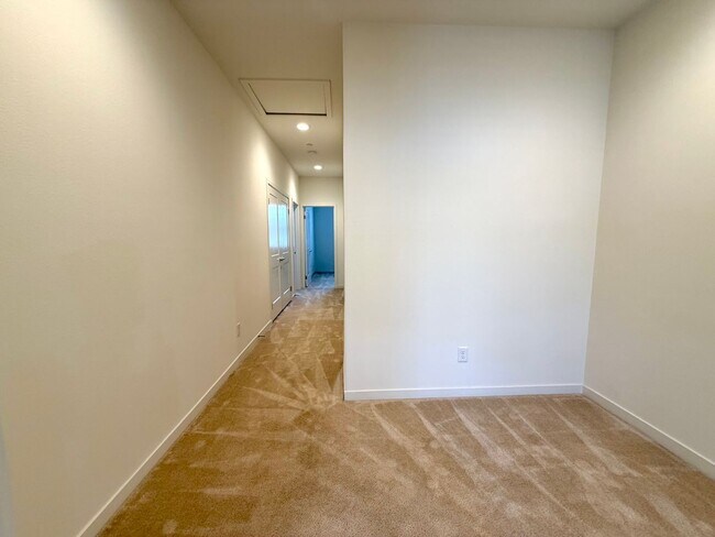Building Photo - Charming 3bed 2.5 bath Simi Valley Home
