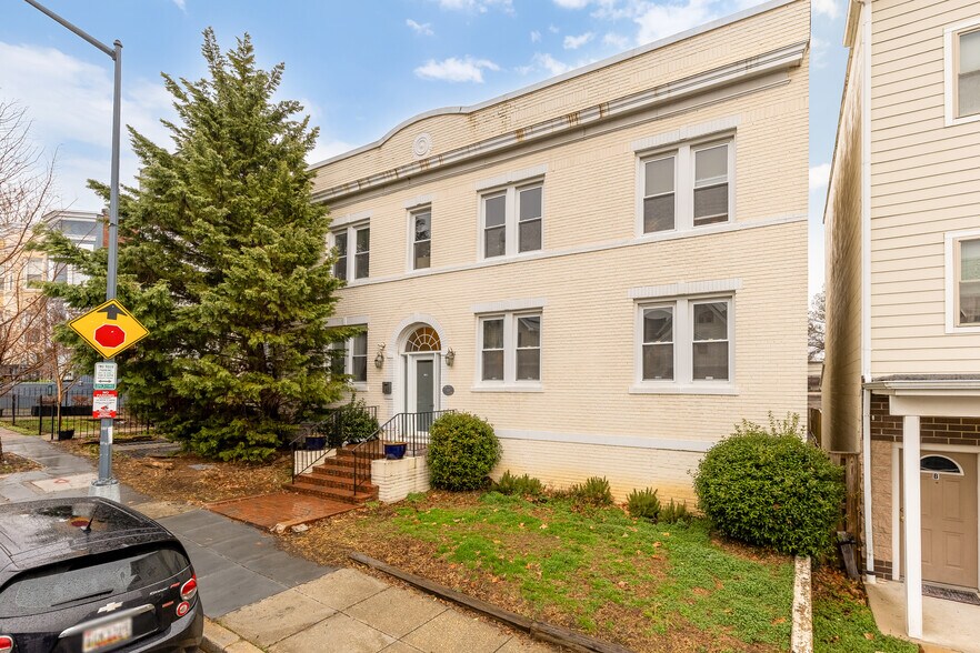 Building Photo - 314 V St NE