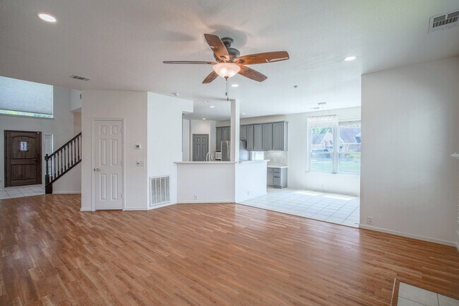Building Photo - 11606 Canyon Woods Dr