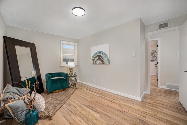 Building Photo - 720 W Washington St