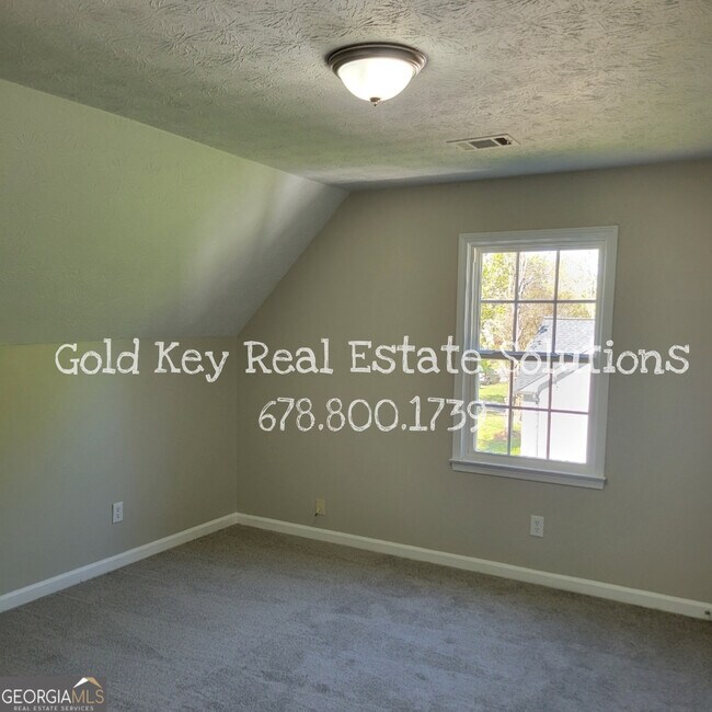 Building Photo - 915 Burning Bush Dr