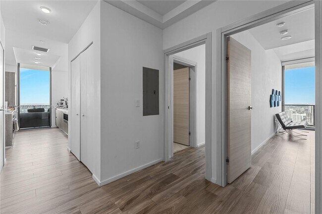 Building Photo - 801 S Miami Ave