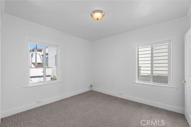 Building Photo - 303 28th St