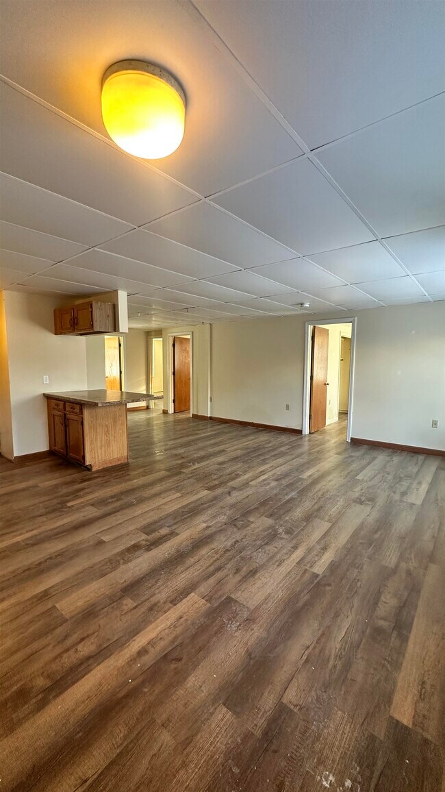 Building Photo - 324 Main St