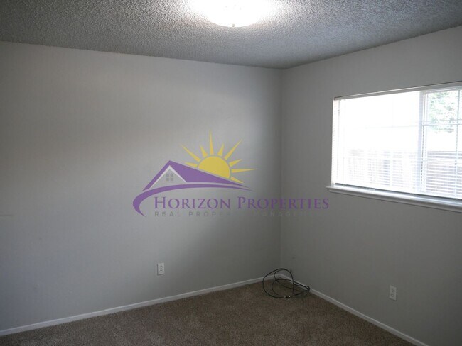 Building Photo - 2801-2803 Lerwick Rd