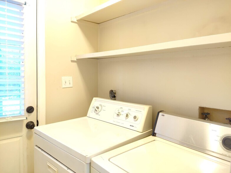 Building Photo - 110 Horizon River Dr