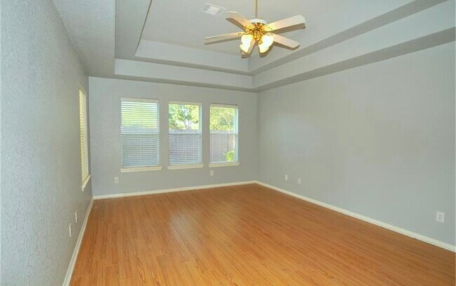 Building Photo - 1030 Walnut Pointe