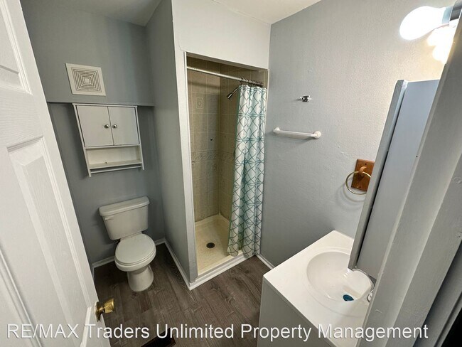 Building Photo - 3 br, 2 bath House - 920 W McClure