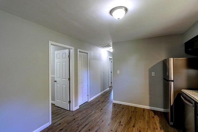 Building Photo - 3 Bedroom; 1 Bath; Ranch Home