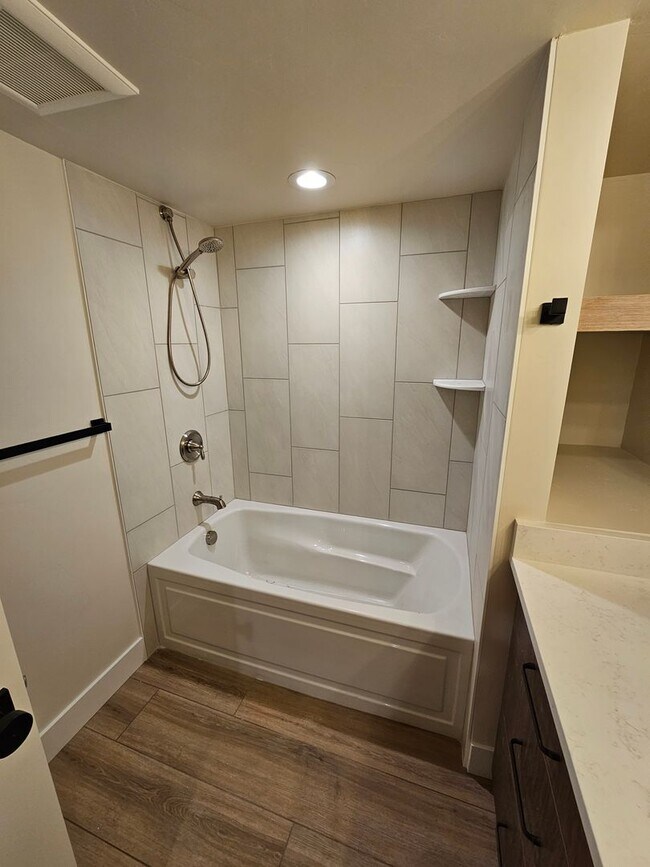 Building Photo - Crapo's 156 Duplex