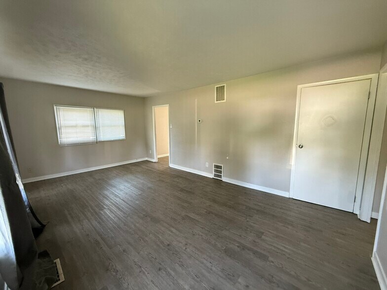 Building Photo - 1506 N 70th Ave