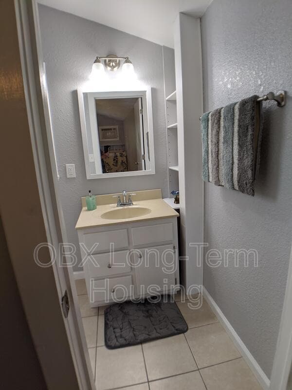 Building Photo - 389 N Spot Rd