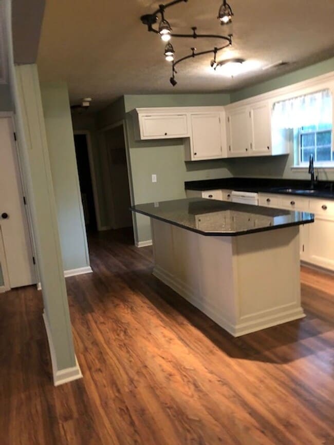 Building Photo - cute home