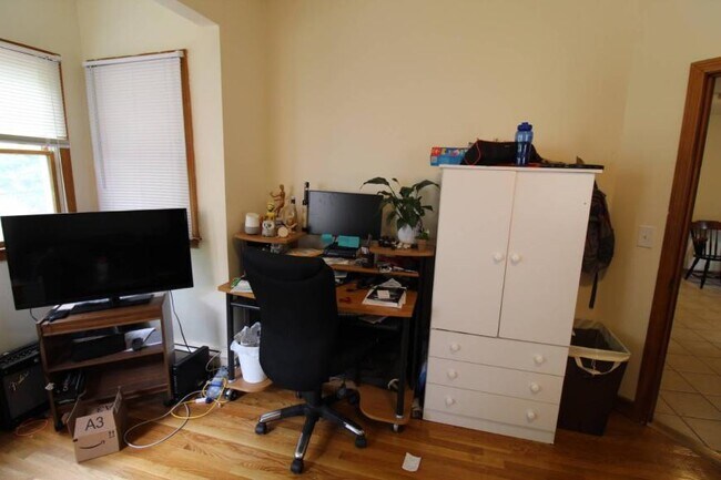 Building Photo - 3.0 bedroom in Cambridge Massachusetts 02139