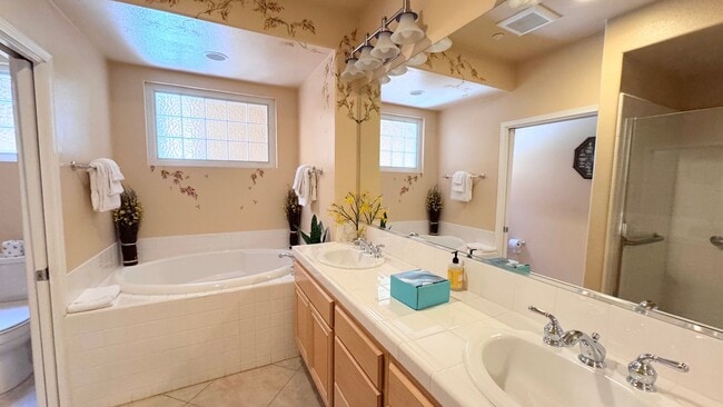 Building Photo - Fully Furnished 2 bd in Carlsbad with AC/Ocean View