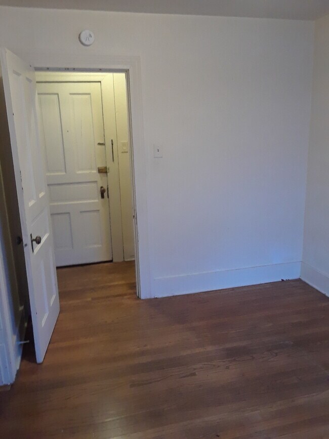 Entry and bedroom 1 - 231 Bond St