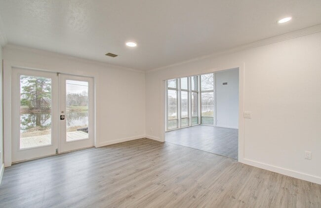 Building Photo - 417 Brook Hollow Dr